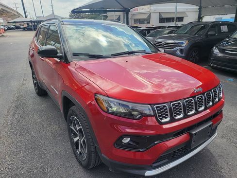Used 2025 Jeep Compass Limited AWD/4WD image 2