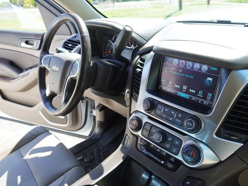 Used 2019 Chevrolet Suburban LT AWD/4WD image 18