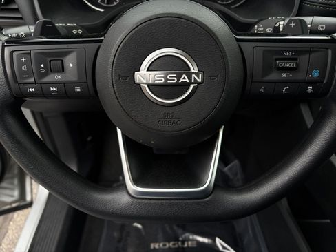 Used 2023 Nissan Rogue SV image 29