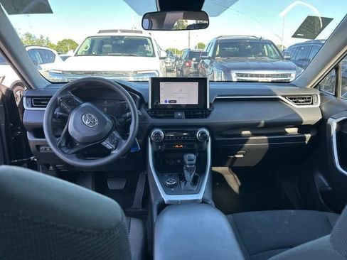 Used 2023 Toyota RAV4 LE AWD/4WD image 6