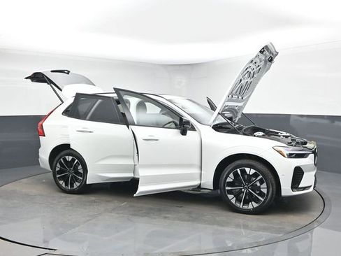 New 2026 Volvo XC60 B5 Plus w/ Protection Package Premier image 45