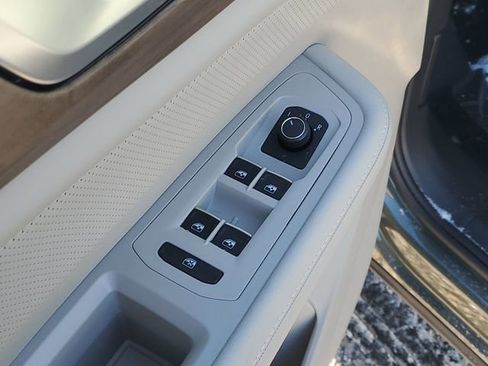 New 2026 Volkswagen Atlas SE image 11