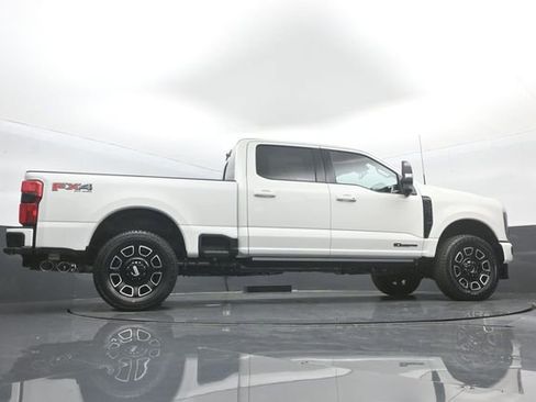 New 2026 Ford F250 Platinum w/ FX4 Off-Road Package image 32