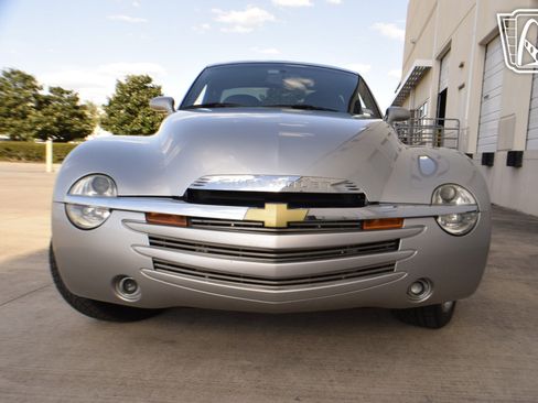 Used 2006 Chevrolet SSR w/ Preferred Equipment Group image 32