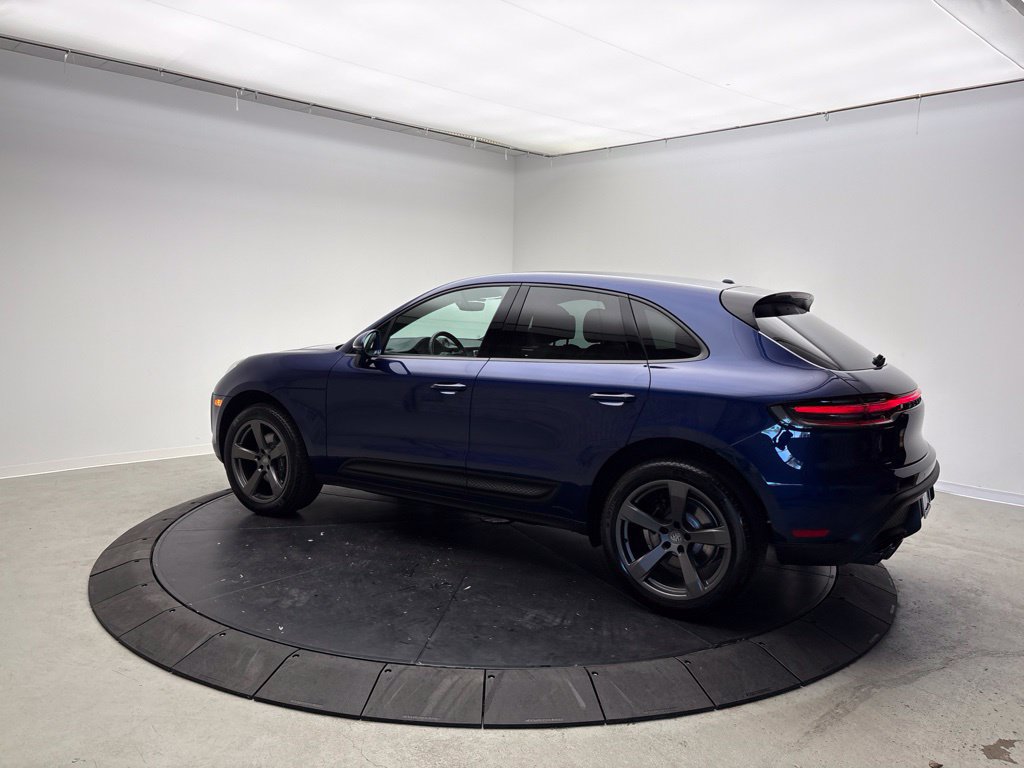 Certified 2026 Porsche Macan AWD/4WD image 3