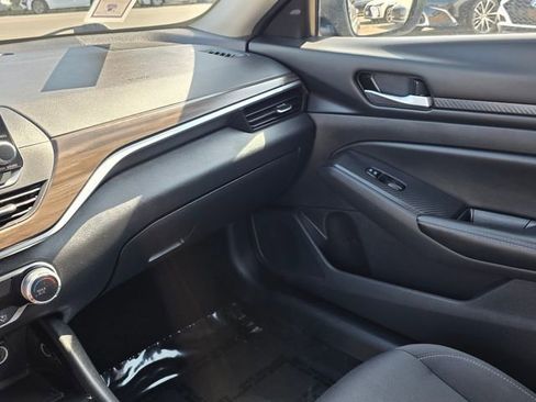 Used 2024 Nissan Altima 2.5 SV image 33