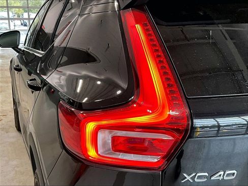 Used 2025 Volvo XC40 B5 Core image 27