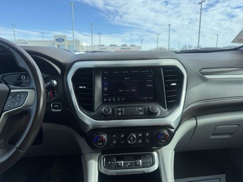 Used 2020 GMC Acadia SLT w/ Driver Alert Package II image 16