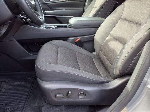 Used 2024 Chevrolet Traverse LT FWD image 17