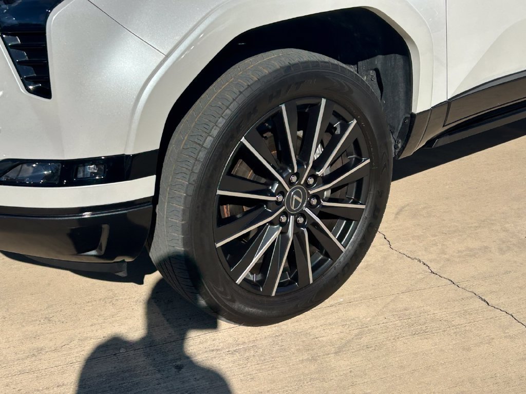 Used 2025 Lexus GX 550 w/ Accessory Package (31) AWD/4WD image 9