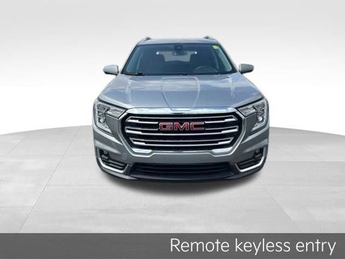 Used 2023 GMC Terrain SLT image 2