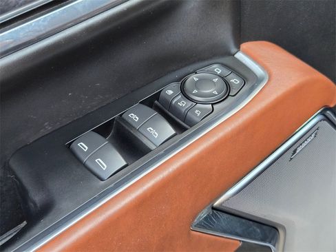 Used 2024 GMC Sierra 2500 Denali Ultimate image 12