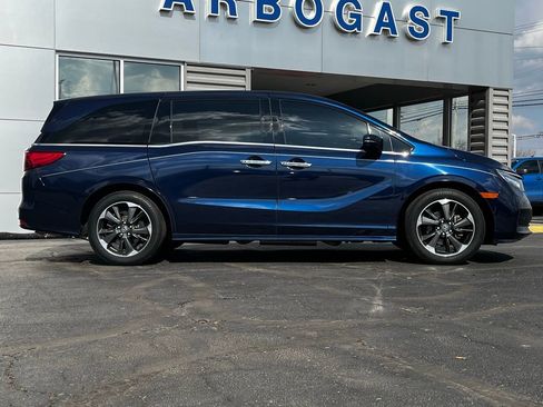 Used 2023 Honda Odyssey Elite image 2