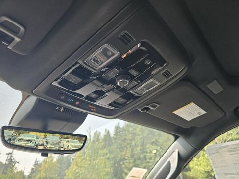 New 2026 Chevrolet Suburban High Country AWD/4WD image 31