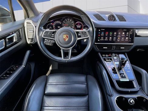 Certified 2022 Porsche Cayenne Platinum Edition image 13