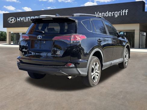 Used 2017 Toyota RAV4 LE image 14