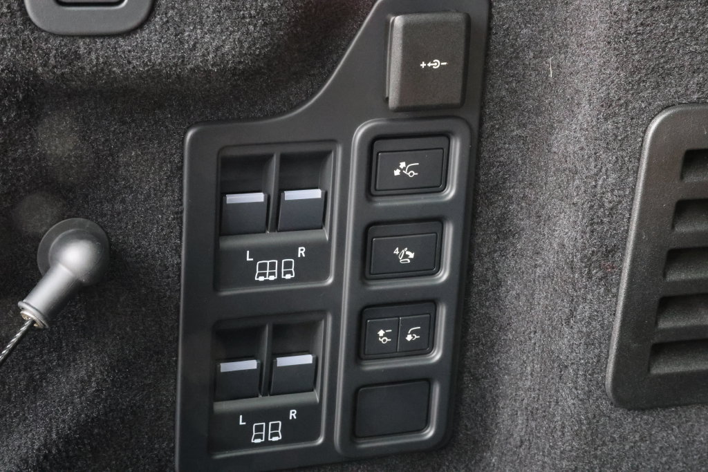 New 2026 Land Rover Discovery Dynamic SE AWD/4WD image 12
