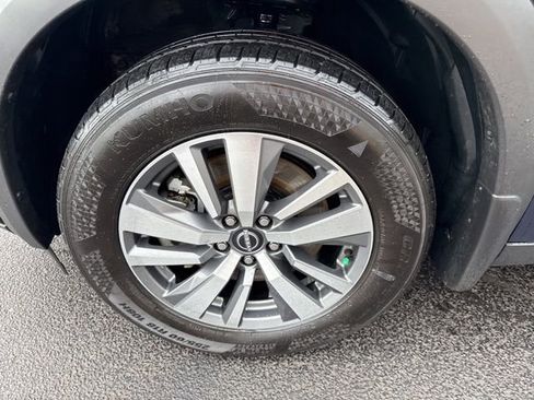 Used 2024 Nissan Pathfinder SL image 10