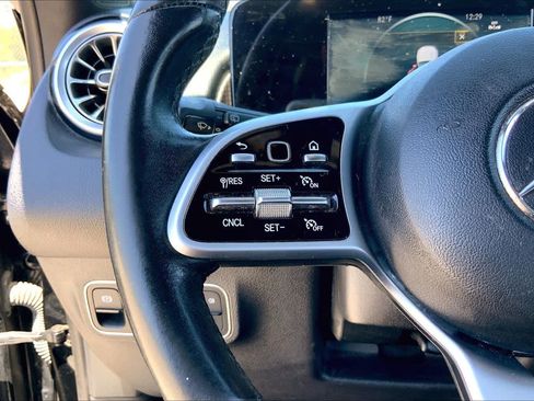 Used 2023 Mercedes-Benz GLB 250 image 23