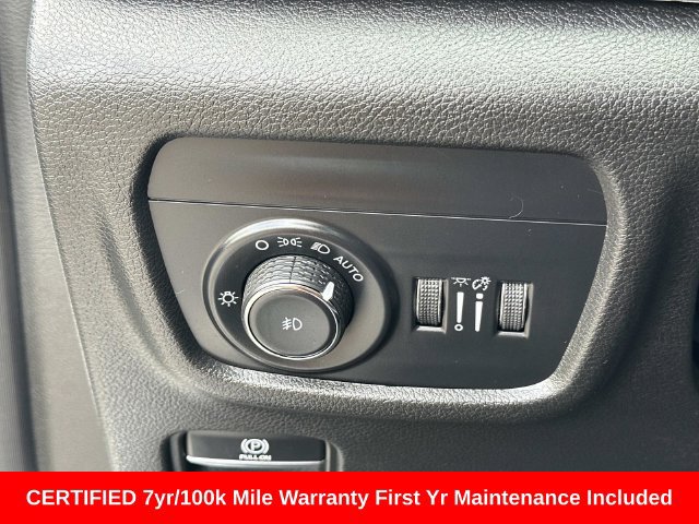 Used 2023 Jeep Grand Cherokee Limited AWD/4WD image 25