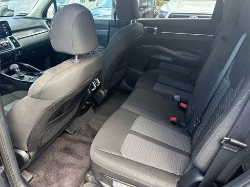 Used 2023 Kia Sorento LX AWD/4WD image 16