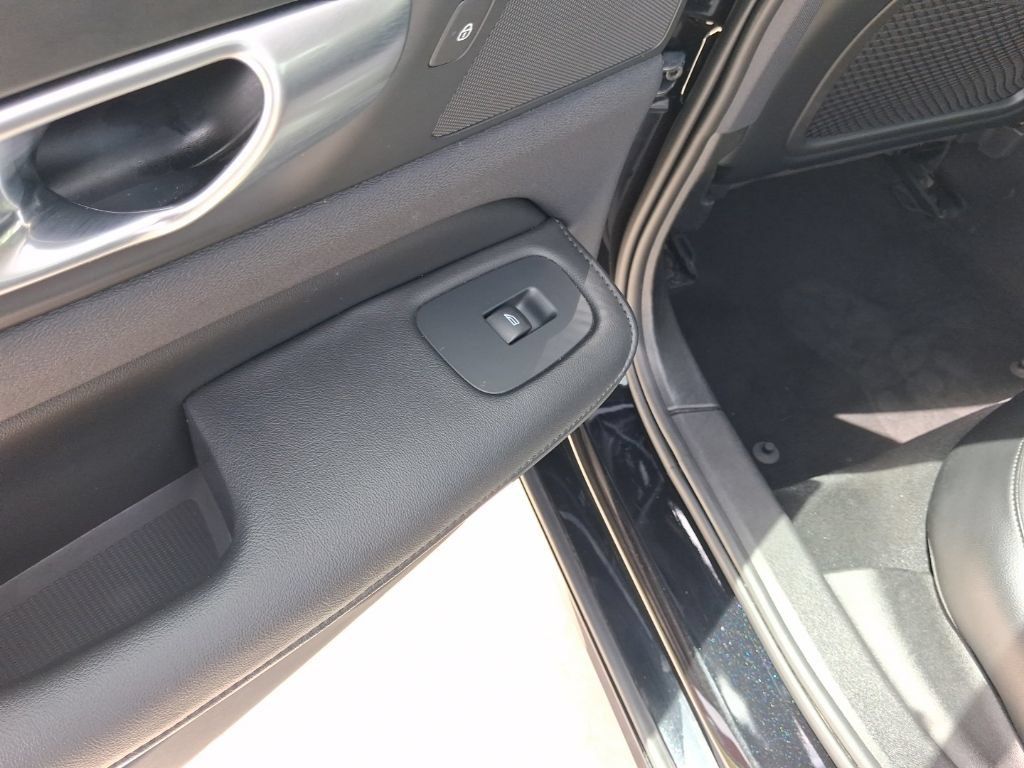 Used 2025 Volvo S60 B5 Core FWD image 12