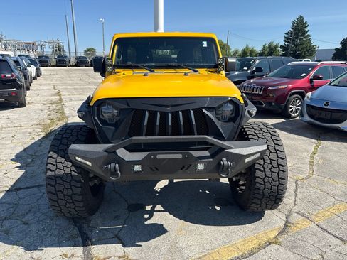 Used 2019 Jeep Wrangler Unlimited Sahara w/ Uconnect 4C Nav & Sound Group AWD/4WD image 2