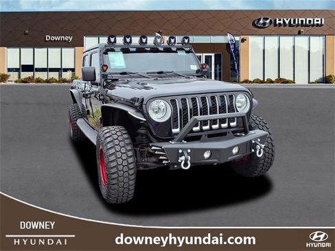 Used 2023 Jeep Gladiator Overland image 3