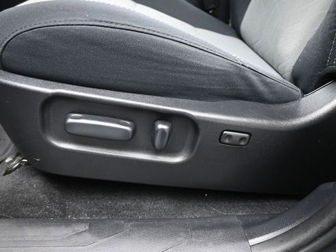 Used 2020 Toyota Tacoma TRD Off-Road w/ Technology Package image 10