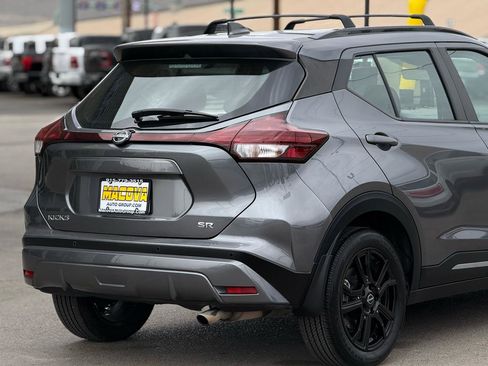 Used 2022 Nissan Kicks SR w/ Interior Electronics Package FWD image 8