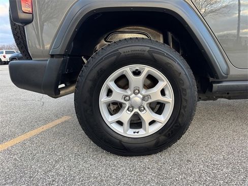 Used 2021 Jeep Wrangler Unlimited Islander image 9