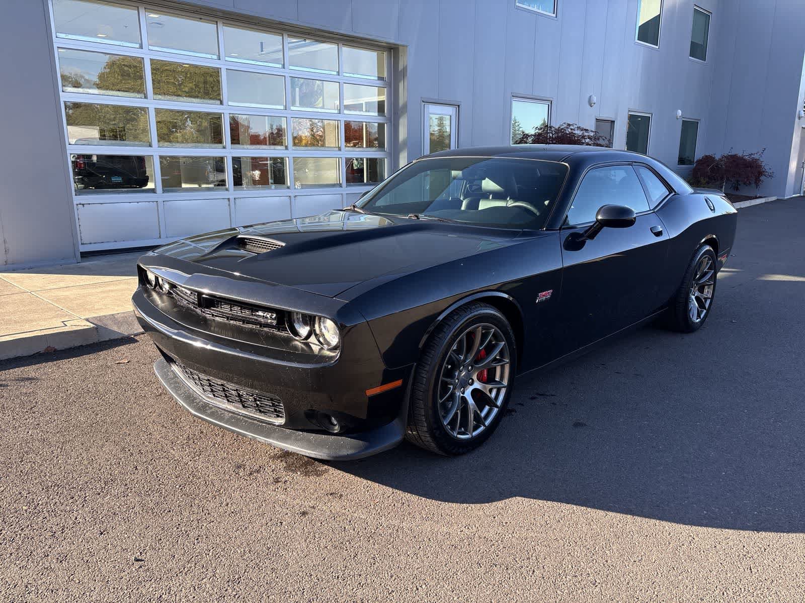 Used 2015 Dodge Challenger SRT RWD image 1