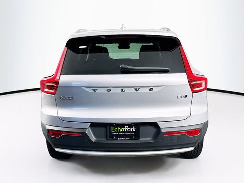 Used 2025 Volvo XC40 B5 Plus image 7