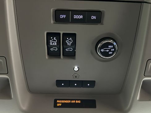 Used 2018 Chevrolet Tahoe Premier AWD/4WD image 28