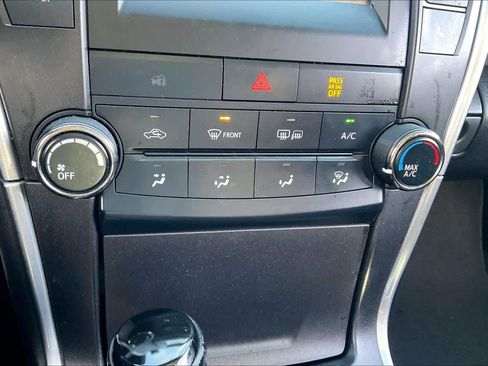 Used 2016 Toyota Camry SE image 32