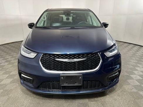 Used 2024 Chrysler Pacifica Select image 8