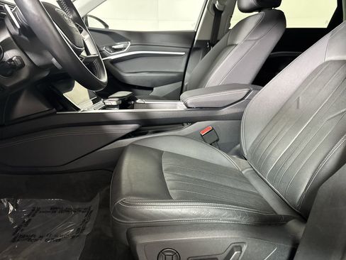 Used 2020 Audi e-tron Premium Plus image 10