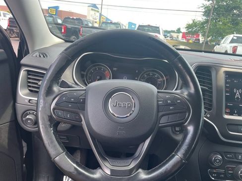 Used 2019 Jeep Cherokee Trailhawk AWD/4WD image 17