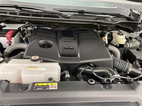 Used 2025 Toyota Tundra Limited image 31