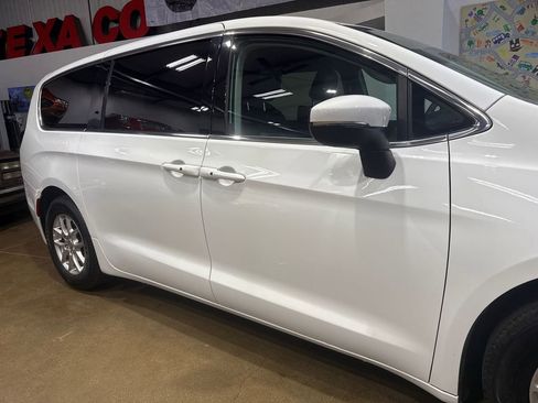 Used 2023 Chrysler Pacifica Touring-L FWD image 71