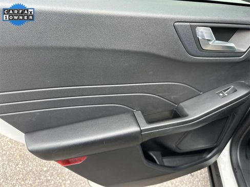 Used 2021 Ford Escape SE w/ SE Sport Appearance Package image 14