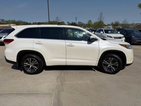 Used 2018 Toyota Highlander LE image 4