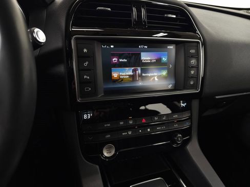 Used 2018 Jaguar F-PACE Prestige image 25