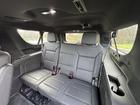 Used 2024 Chevrolet Suburban LT w/ LT Signature Plus Package image 17
