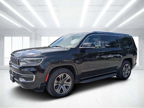 Used 2024 Jeep Wagoneer Series II w/ Flexible Seating Group AWD/4WD image 7