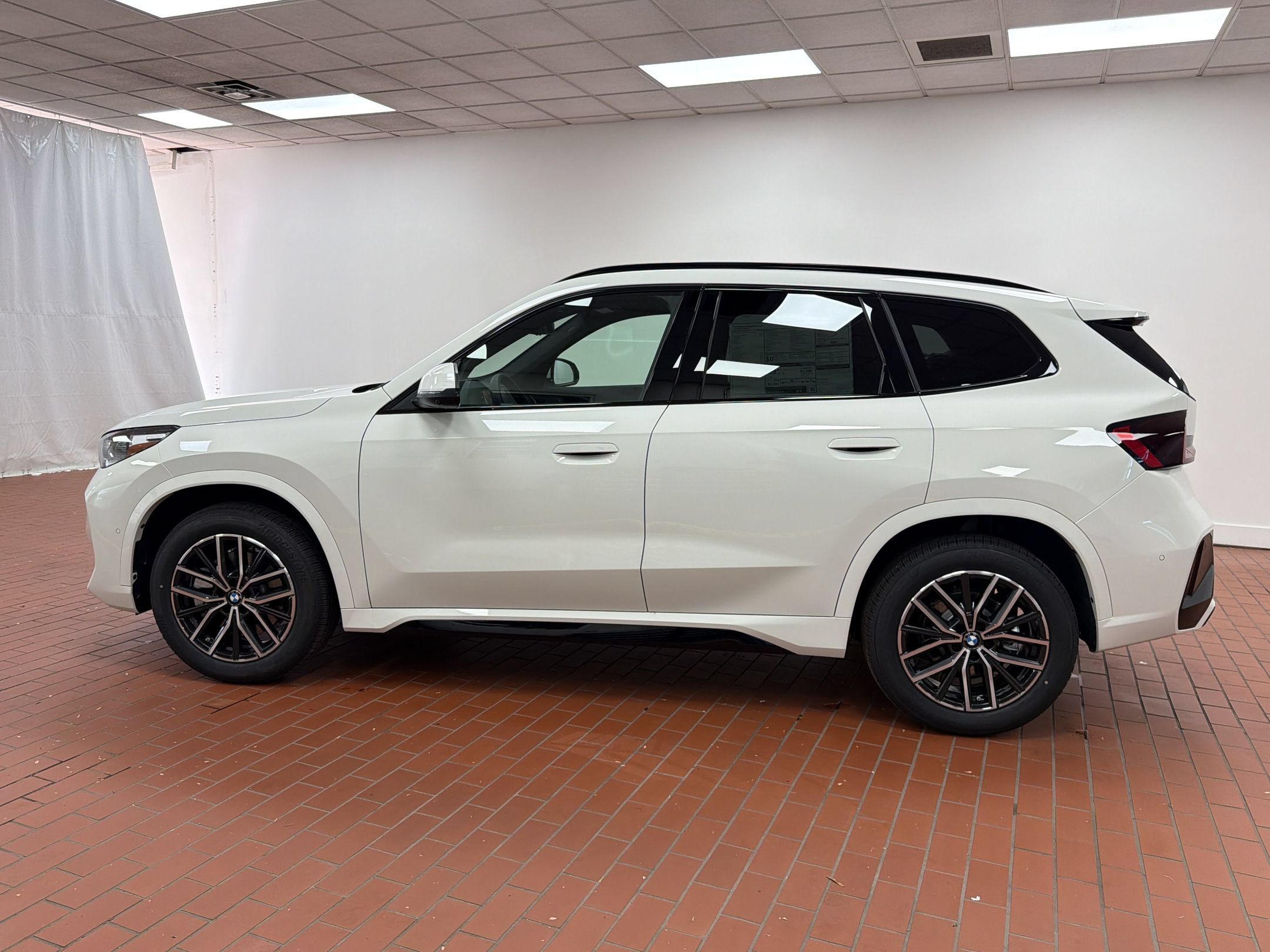 Used 2026 BMW X1 xDrive28i w/ Technology Package AWD/4WD image 2