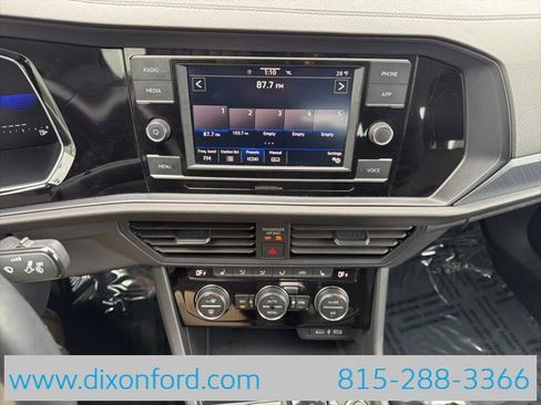 Used 2024 Volkswagen Jetta SE image 11