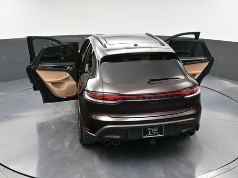 Certified 2025 Porsche Macan AWD/4WD image 35