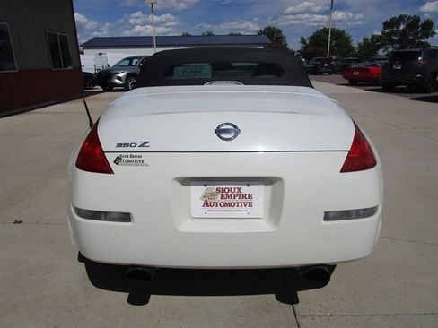 Used 2004 Nissan 350Z Touring RWD image 8
