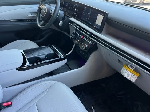 Used 2025 Hyundai Tucson Limited AWD/4WD image 16